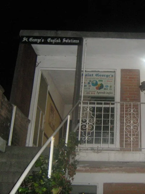 Fachada original de la escuela en 2005