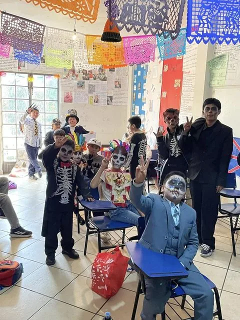 Celebración de Día de Muertos en el salón